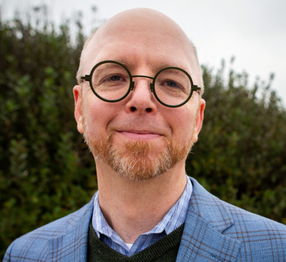 Claire Henson and Megan Sathoff, student interns, stand together at a medical facility.